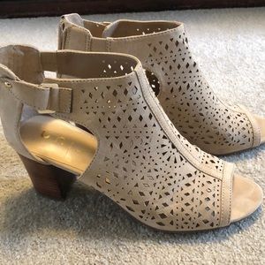 unisa peep toe bootie
